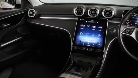 2024-Mercedes-Benz-C-Class-C-220d-Auto_10