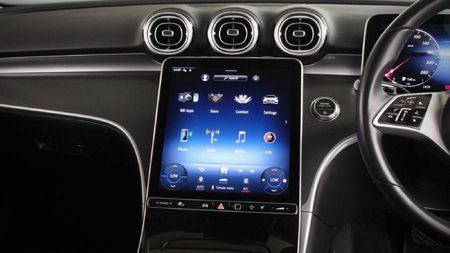 2024-Mercedes-Benz-C-Class-C-220d-Auto_11