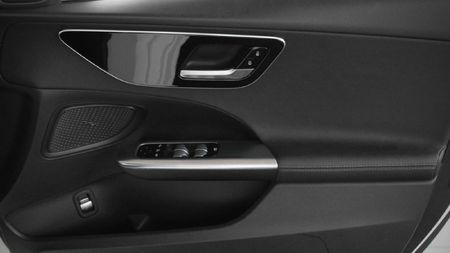 2024-Mercedes-Benz-C-Class-C-220d-Auto_13