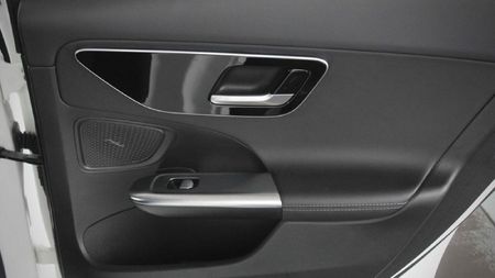 2024-Mercedes-Benz-C-Class-C-220d-Auto_14