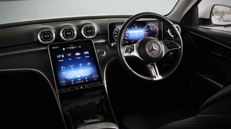 2024-Mercedes-Benz-C-Class-C-220d-Auto_15