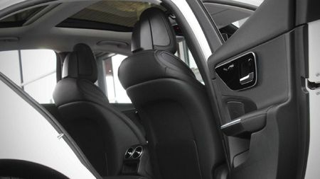 2024-Mercedes-Benz-C-Class-C-220d-Auto_17