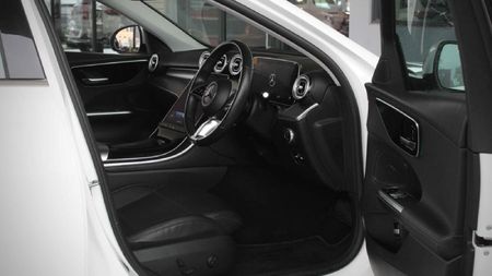 2024-Mercedes-Benz-C-Class-C-220d-Auto_19