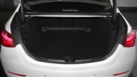 2024-Mercedes-Benz-C-Class-C-220d-Auto_21