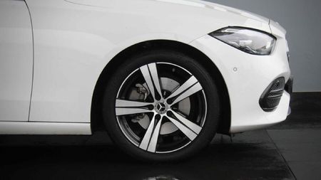 2024-Mercedes-Benz-C-Class-C-220d-Auto_23
