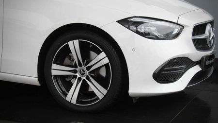 2024-Mercedes-Benz-C-Class-C-220d-Auto_5
