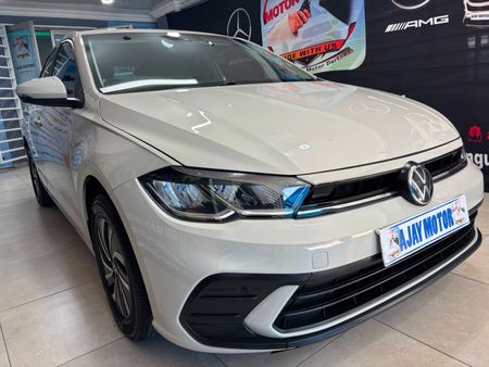 2023-Volkswagen-Polo-10-TSI-Life_0