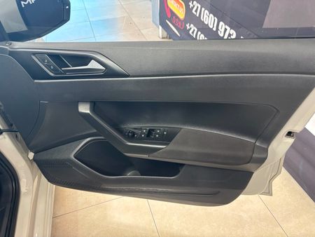2023-Volkswagen-Polo-10-TSI-Life_10