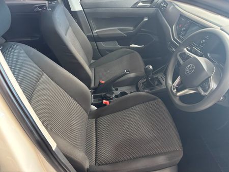 2023-Volkswagen-Polo-10-TSI-Life_7
