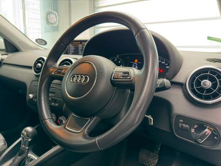2014-Audi-A1-Sportback-14-TFSI-Ambition-Auto_9