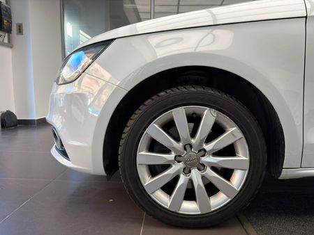 2014-Audi-A1-Sportback-14-TFSI-Ambition-Auto_24