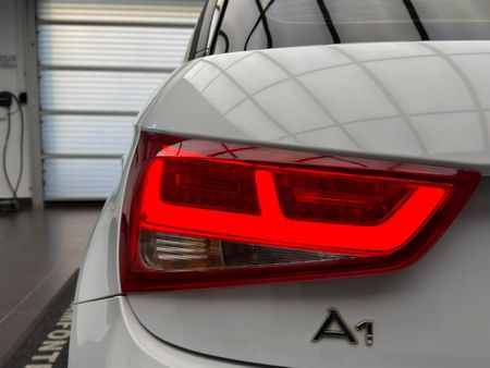 2014-Audi-A1-Sportback-14-TFSI-Ambition-Auto_28