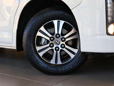 2026-Toyota-Quantum-28-GL-Auto-14-Seater_8