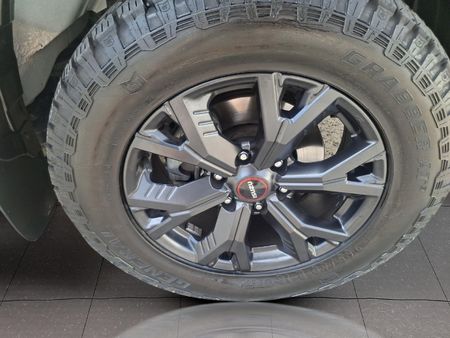 2025-Isuzu-D-Max-30-DDI-V-Cross-HR-4x4-Auto-Double-Cab_10