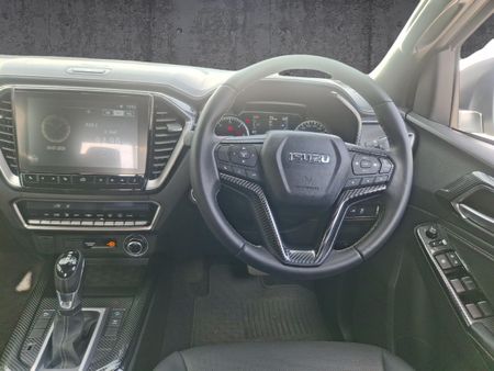 2025-Isuzu-D-Max-30-DDI-V-Cross-HR-4x4-Auto-Double-Cab_13