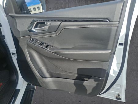 2025-Isuzu-D-Max-30-DDI-V-Cross-HR-4x4-Auto-Double-Cab_14