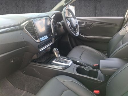2025-Isuzu-D-Max-30-DDI-V-Cross-HR-4x4-Auto-Double-Cab_18