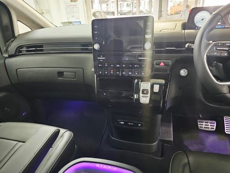 2022-Hyundai-Staria-22d-Luxury-Auto_18