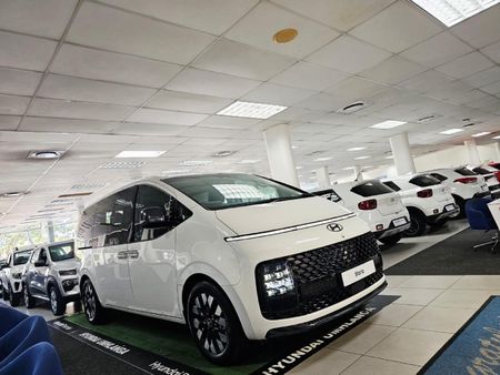 2022-Hyundai-Staria-22d-Luxury-Auto_1