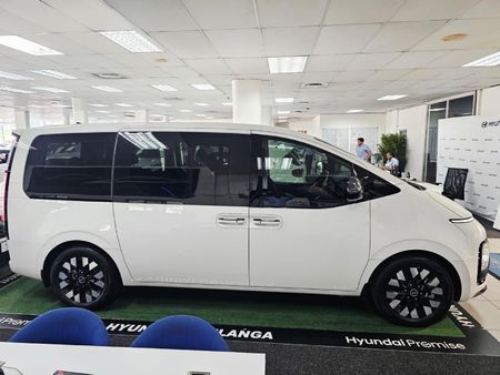 2022-Hyundai-Staria-22d-Luxury-Auto_4