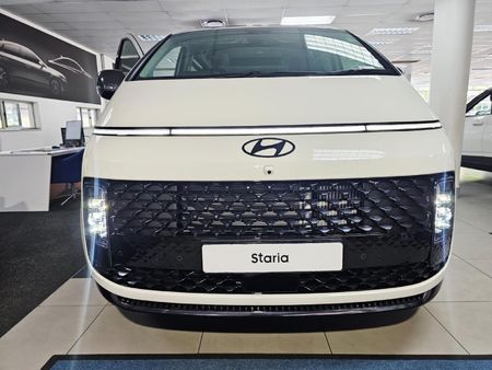 2022-Hyundai-Staria-22d-Luxury-Auto_5