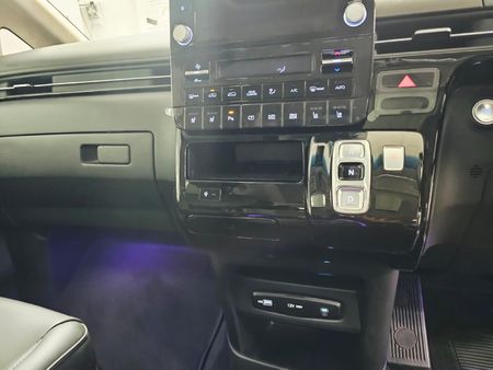 2022-Hyundai-Staria-22d-Luxury-Auto_8