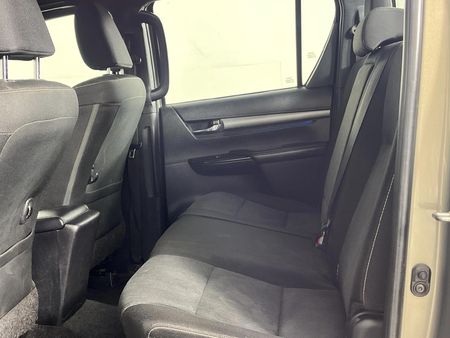 2021-Toyota-Hilux-28-GD-6-Raised-Body-Legend-Auto-Double-Cab_3