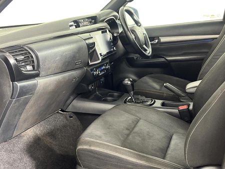 2021-Toyota-Hilux-28-GD-6-Raised-Body-Legend-Auto-Double-Cab_8