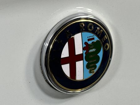 2012-Alfa-Romeo-159-32-Q4-Distinctive_10