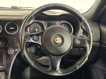 2012-Alfa-Romeo-159-32-Q4-Distinctive_11