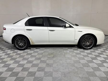 2012-Alfa-Romeo-159-32-Q4-Distinctive_15