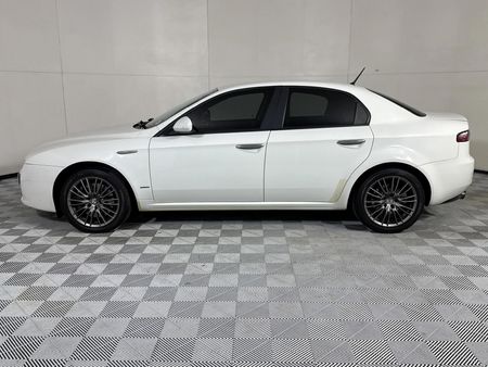 2012-Alfa-Romeo-159-32-Q4-Distinctive_17