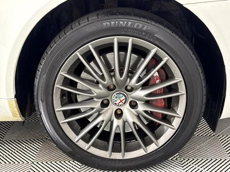 2012-Alfa-Romeo-159-32-Q4-Distinctive_5