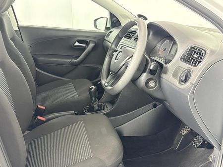2021-Volkswagen-Polo-Vivo-14-Comfortline-5-dr_9