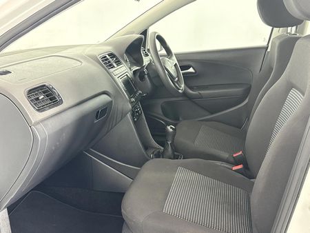 2021-Volkswagen-Polo-Vivo-14-Comfortline-5-dr_8