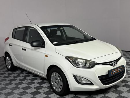 2014-Hyundai-i20-12-Motion_16
