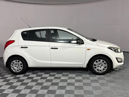 2014-Hyundai-i20-12-Motion_17