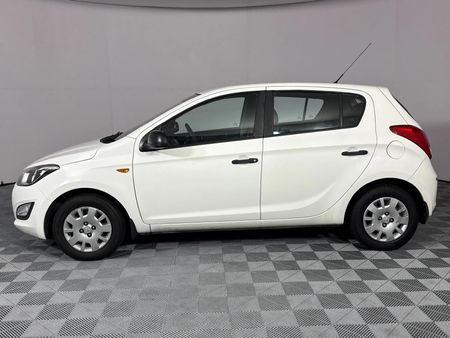 2014-Hyundai-i20-12-Motion_19