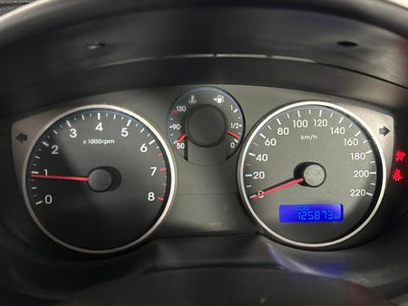 2014-Hyundai-i20-12-Motion_2