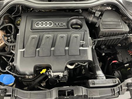 2014-Audi-A1-Sportback-16-TDI-Ambition_13