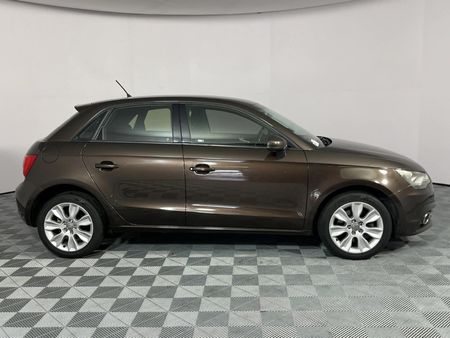 2014-Audi-A1-Sportback-16-TDI-Ambition_17