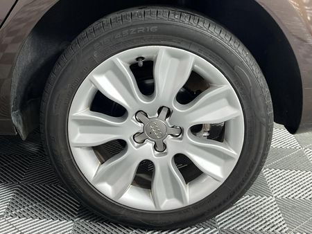 2014-Audi-A1-Sportback-16-TDI-Ambition_6