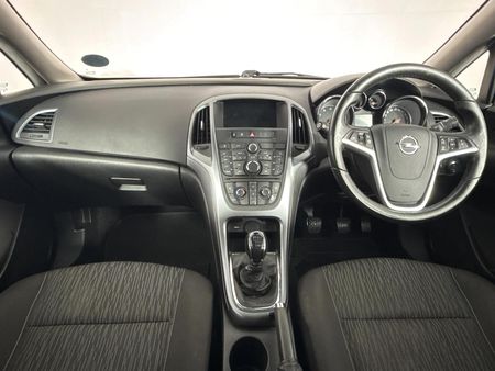 2015-Opel-Astra-14T-Enjoy_1