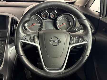2015-Opel-Astra-14T-Enjoy_7