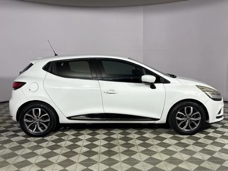 2017-Renault-Clio-IV-900T-Dynamique-5-dr-66kW_16