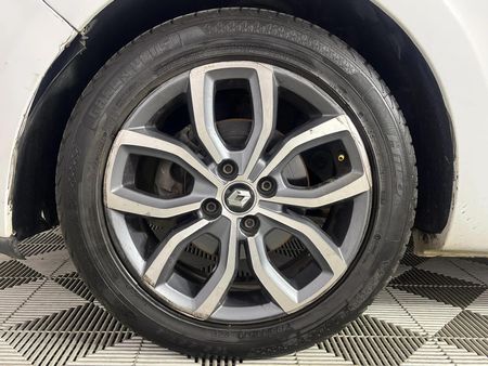 2017-Renault-Clio-IV-900T-Dynamique-5-dr-66kW_4