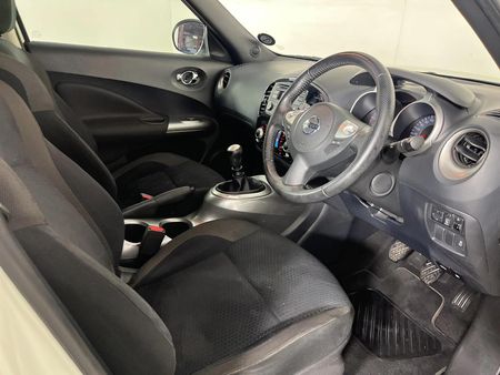 2011-Nissan-Juke-16-Acenta_9