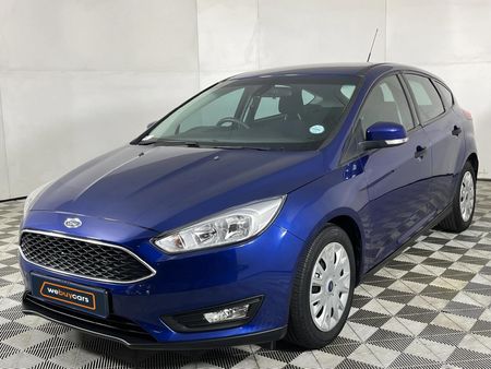 2015-Ford-Focus-10-EcoBoost-Ambiente-5-dr_0