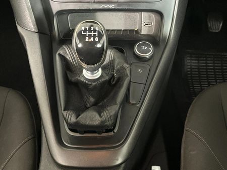 2015-Ford-Focus-10-EcoBoost-Ambiente-5-dr_10
