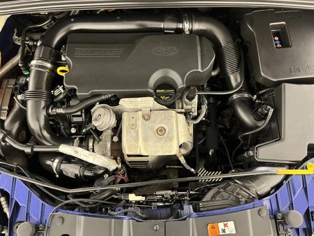 2015-Ford-Focus-10-EcoBoost-Ambiente-5-dr_12
